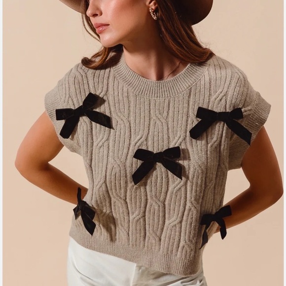 NWT So Me Oatmeal Cable Knit Sweater with bows Large - Picture 2 of 5